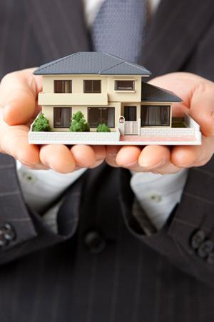 玄関ドアのリフォームは専門店で